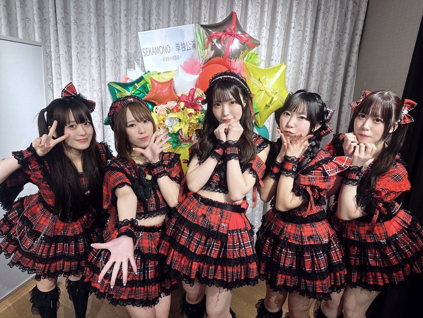 セカモノ - 新体制お披露目単独公演でのグループ写真